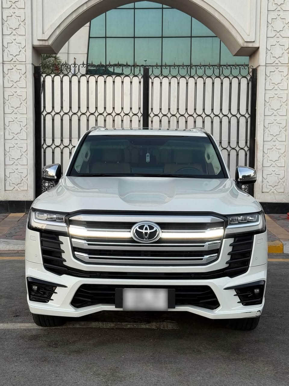 لاندكروز VX توين تيربو 2022 
السيارة ضمان وكالة ساز 
السيارة بيهه بنيد مبدل اصلي من الوكالة وبيهه بارد بسيط بل جنطة 
السيارة ماشيه 112
السعر 580$ وبيهه مجال
مكان السيارة بغداد - البلديات 
رقم الهاتف /واتساب ***********
