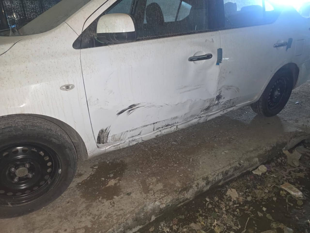 نسيان صني ٢٠٢١ هندي بليته الزركه ماشيه ١١٠ بيها ٣ قطع الجنطه والباب السايق والخلفه حادثه بسيط بصوره والباقي كفاله كير ومحرك وتبريد وسياره خير من الله رقم اربيل سنويه بسمي مكاني بغداد السعر ٩٥ 
واتساب فقط ***********
