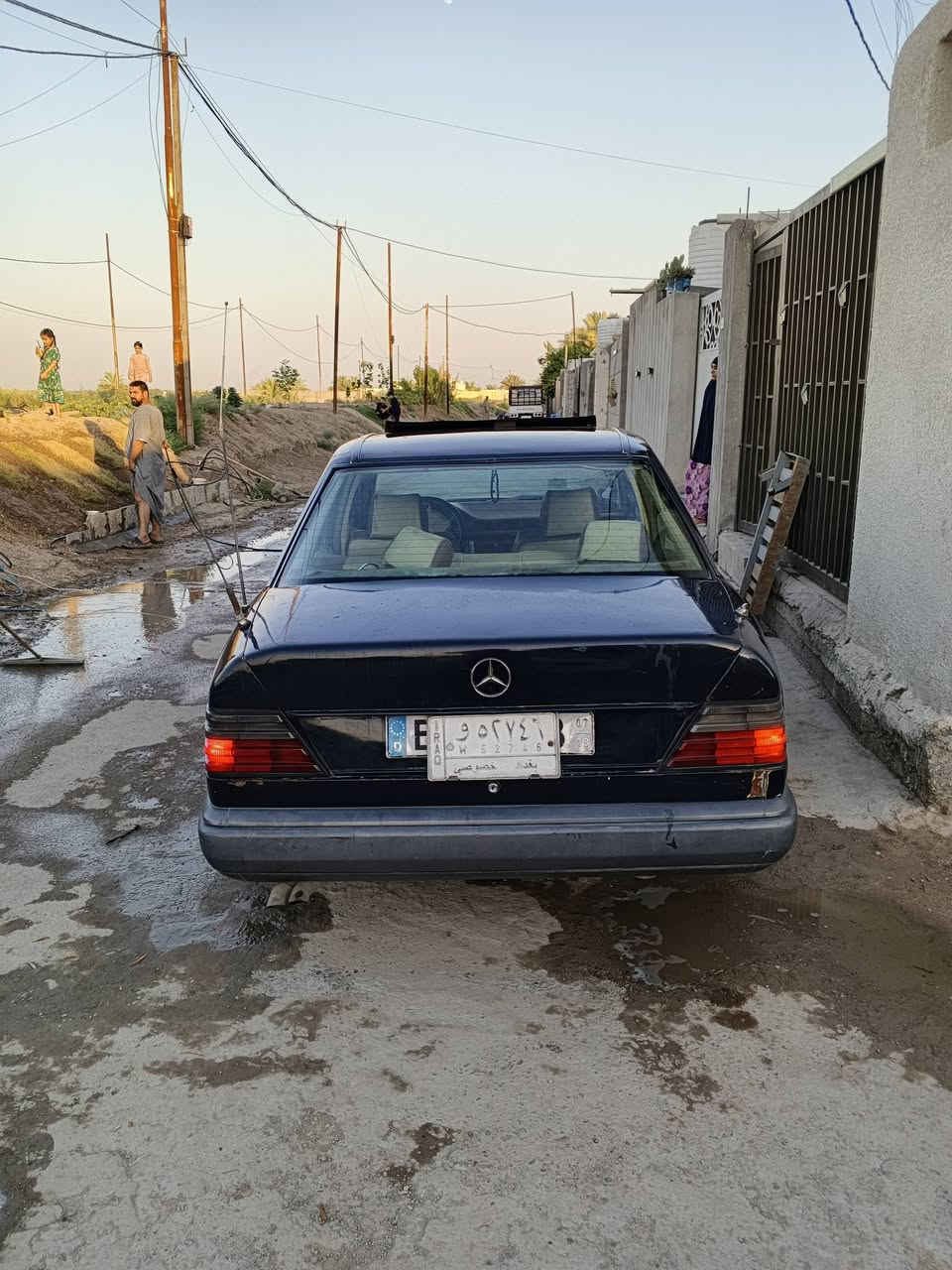 السلام عليكم للبيع موديل 86 سنويه نافذة تحويل مباشر محرك 2,500 ديلكو بي ضمان عليه غرامه 100 على المشتري سياره حلوه عوزه دبلات اماميه شويه ترتيب مستعجل على بيعته لان محتاج فلوس سعر 30 مكاني بغداد الدورة اتصل على رقم ***********
