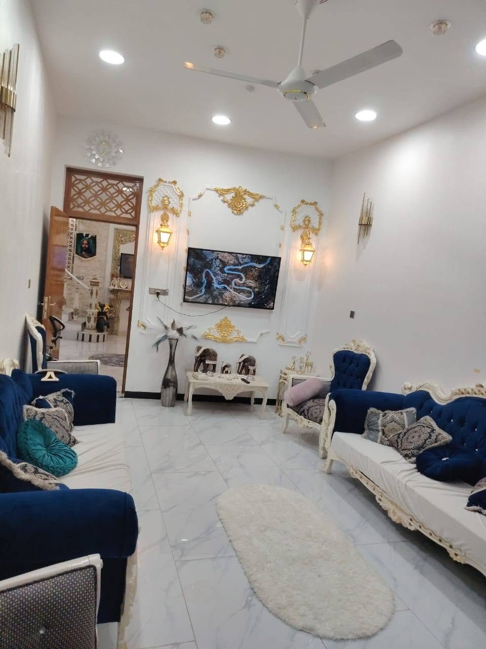 اللهم صل على محمد وآل محمد
🏡 دار للبيع
📍 العنوان: حي الجهاد شارع سيد حبيب الصافي بصف الركن 
📐 المساحة: 150 متر
↔️ الواجهة: 7  ونص متر
↕️ النزال: 20 متر
يقع على شارع بعرض 12 متر مع خدمات متكامله 
سنة البناء:  2021
✨ البيت كونكريت طابقين | بناء حديث 
مواد البناء : درجه ممتازه
🔹 يحتوي على:
🛏️ 3 غرف نوم
🛋️ 2 صالة
🪑 استقبال 
🍽️ مطبخ
🚿 مجاميع صحية داخلية عدد 2
🚻 مجموعة صحية خارجية عدد 1
طارمه ٥ ونص مع حديقه صغيره
#أنابيب المياه والمجاري من شركة راك الألمانيه المعروفه 
#الكهربائيات من شركة نيكست لايت مع الضمان 
#البورسلاين ألواح اسباني من شركة ايتاكا 
الدرج مرمر شركة اوناكس
الشبابيك حديد تركي
ال pvc    سراي التركي
حديد الصب (الشيش) أوكراني
الطابوق جمهوري
المعرفه السعر اذكر بالتعليقات اللهم صل على محمد وآل محمد 
يوصلك السعر 
او مراسلة الصفحة او على الأرقام الموجوده
***********
***********
