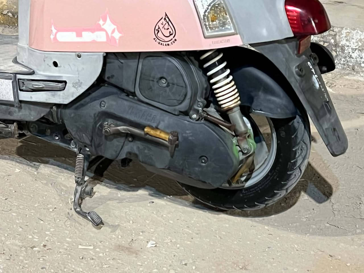 اسلام عليكم
البيع بوليس موديل 2008
صارلها شهر من طالعه من الرمبه لونها مميز وردي وبيه جراد داخل رصاصي بلاد بلاد مكينه 49بلاد كابريته قفل اكسل الدراجه حته العداد مختوم مكاني نجف السعر خاص 
رقمي ***********

