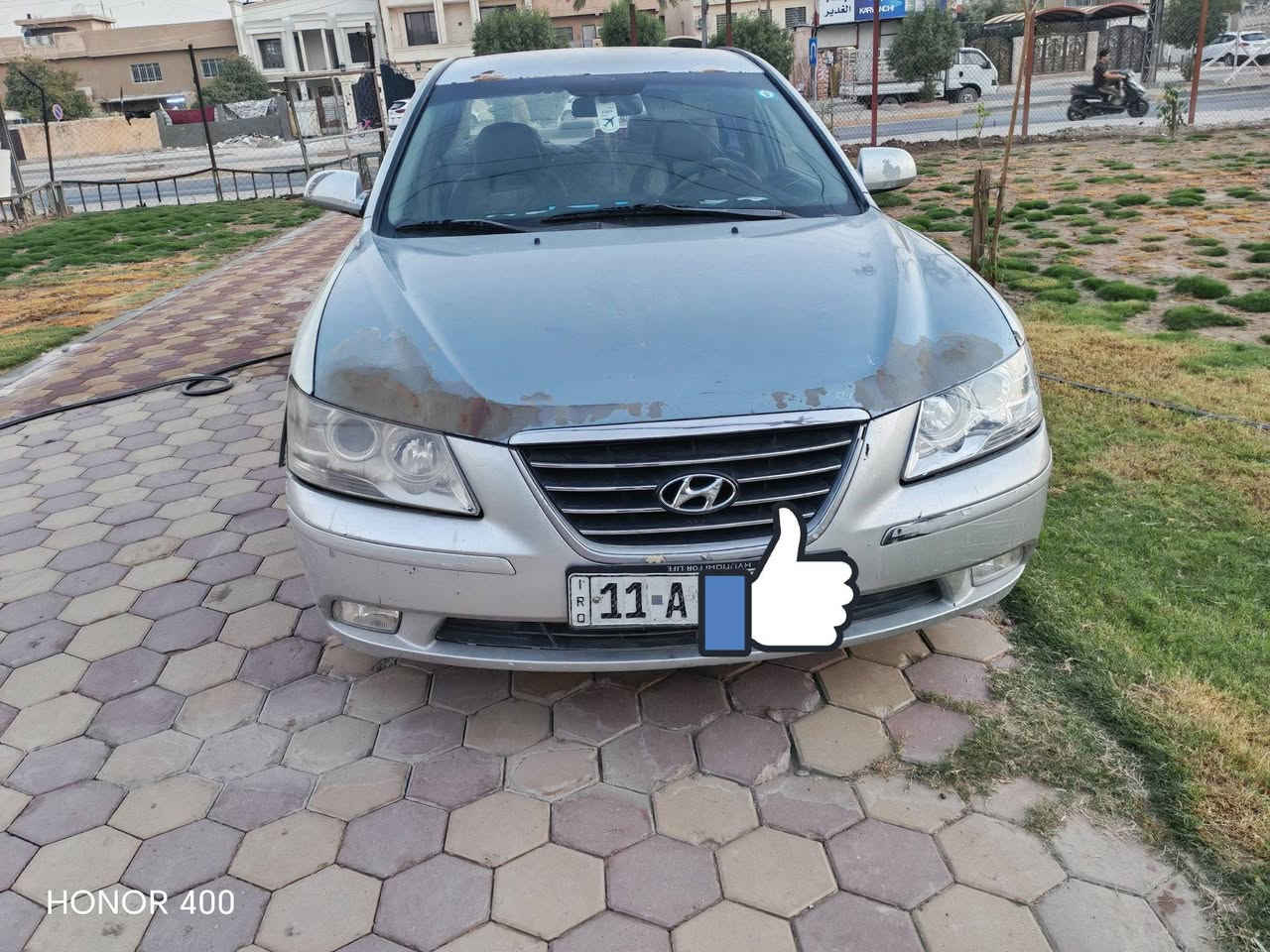 سوناتا موديل 2007
مصبوغة عام 
بيها بنيد مبدل وبعده ممصبوغ أثر، حادث 
تبريد شغال كير مكفول مكينه جديده مبدله
قبل خمسة أشهر تقريبا
مكينتها ٢٠٠٠ 
غرفتها حلوه ونضيفه
سياره باسمي للاتصال ***********

نص مكتوب في الصور:
- HONOR 400