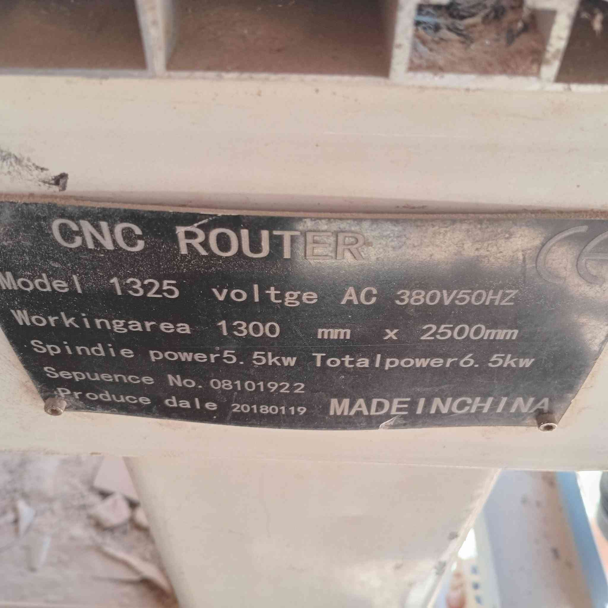 ماكنة cnc راوتر قياس ١٣٠×٢٥٠ سم 
تبريد ماء 
ماطور 6.5 kw 
3 فاز 
السعر 3400 دولار 
المكان كربلاء 
للإستفسار  ***********
