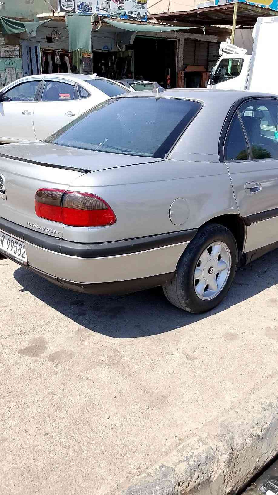 أوميكا بزون • ١٩٩٥ • اوتوماتيك