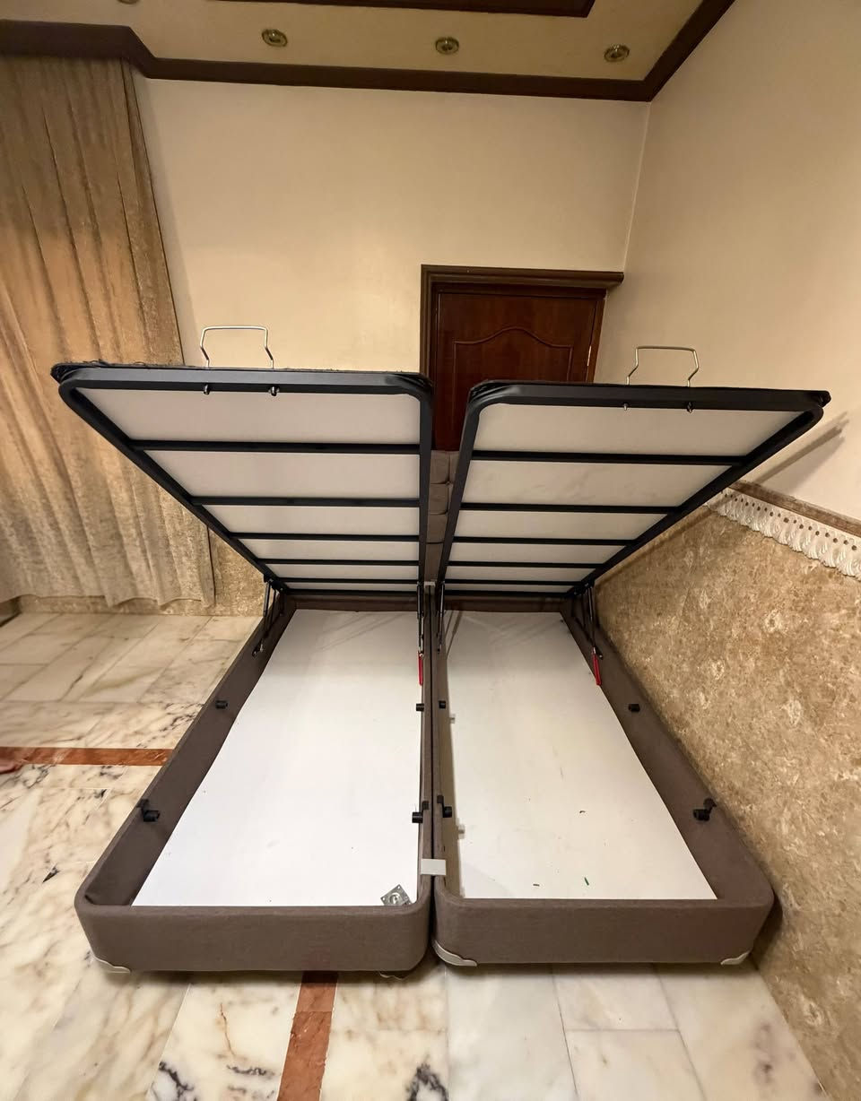 اسرّة نوم للبيع
سرير نفر واحد
الطول: 200 سم
العرض: 100 سم
اللون: اوف وايت (Off-White)
العدد المتوفر: سريران
مزود بمخزن للتخزين
السعر: 100,000 دينار للسرير الواحد

سرير نفرين
الطول: 200 سم
العرض: 200 سم
مزود بمخزن للتخزين
السعر: 180,000 دينار

للطلب والاستفسار، يرجى التواصل على الرقم:
***********
