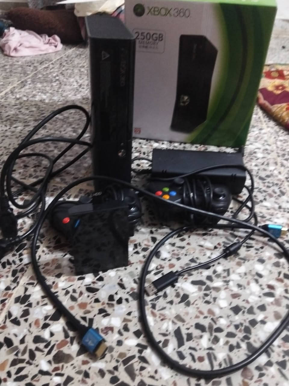 جهاز اكس بوكس 360 نظيف وما مفتوح مفول
کامل ملحقاته مهكر وبي اثنين هاردات الهارد الاول بي 75 لعبه والهارد الثاني بي 245 لعبه فول نظيف الاتصال
*********** واتساب الساعه 160 وبمجان
