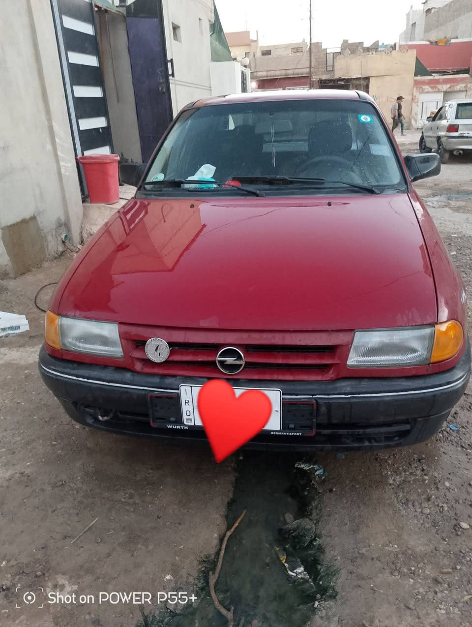 السلام عليكم سياره استره  رقم ديالى انكليزي صاحبها الشرعي بل موصل شرط التحويل سنويه 2031  موديل 93 طخم وره او كدام فوگ النص عمر طخم تايات جدد كابون  بانزين بيها غرفتها جديده كهربائيات كلها شغاله شاشه او سستم سماعات جدد سياره نضيفه مال جناي السعر 37 او بيها مجال /***********/.       ***********

نص مكتوب في الصور:
- Shot on POWER P55+