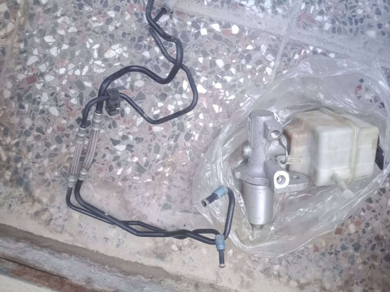 بي ام دبليو اف10 • قطع غيار • حي تونس