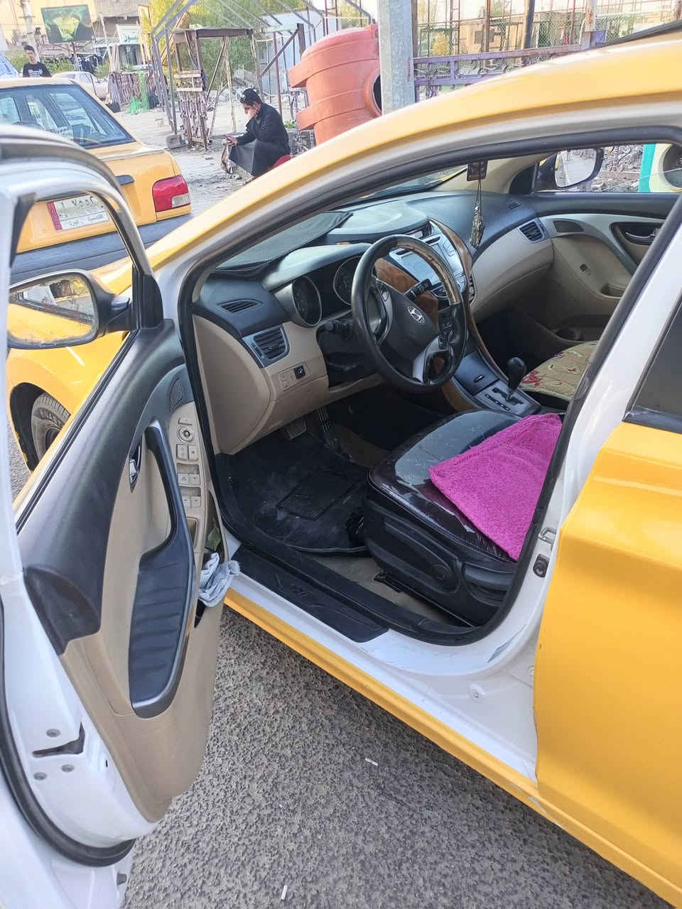 سلام عليكم سياره للبيع النترا موديل 14 خليجي محرك 1800 مكفوله من التبديل والضربه  بيها طخات بسيطه تخم تأير جديد  بسمي مداور مباشر في الرميثه السعر 105وبيها مجال للشراي ***********
