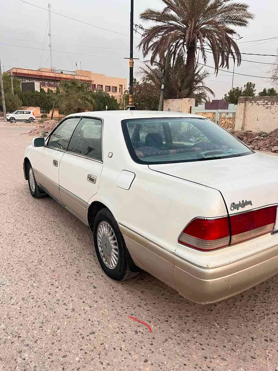 سلام عليكم 
راس الثور فلات للبيع
موديل2000
كفاله سياره من الكصه والنقل جثه والعيب الشرعي

سياره جانت تكسي ورجعوه خصوصي
تحويل ثاني يوم
مكينه جديده مشدوده
تخم تاير جديد
حداديه جديد
نقص بس وجه الكمريسر كايم تبريد شغال
التصال ***********
