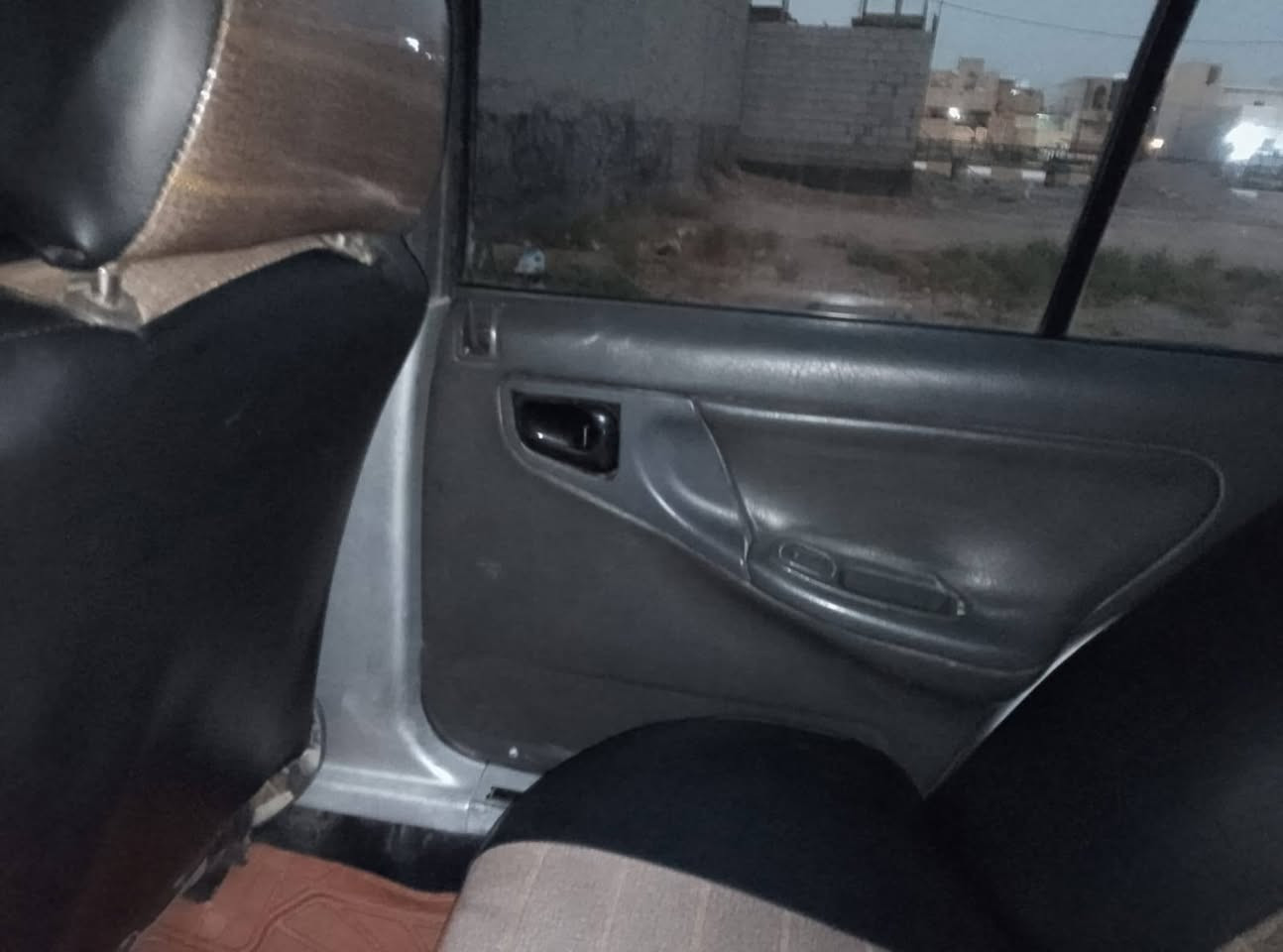 سلام عليكم عندي برس للبيع سنويه ل29تحول ثاني يوم كير محرك اكسل كفاله والسياره حلوه ودوشمه عامه واذا مواوس هم عادي حسب القناعه ***********
