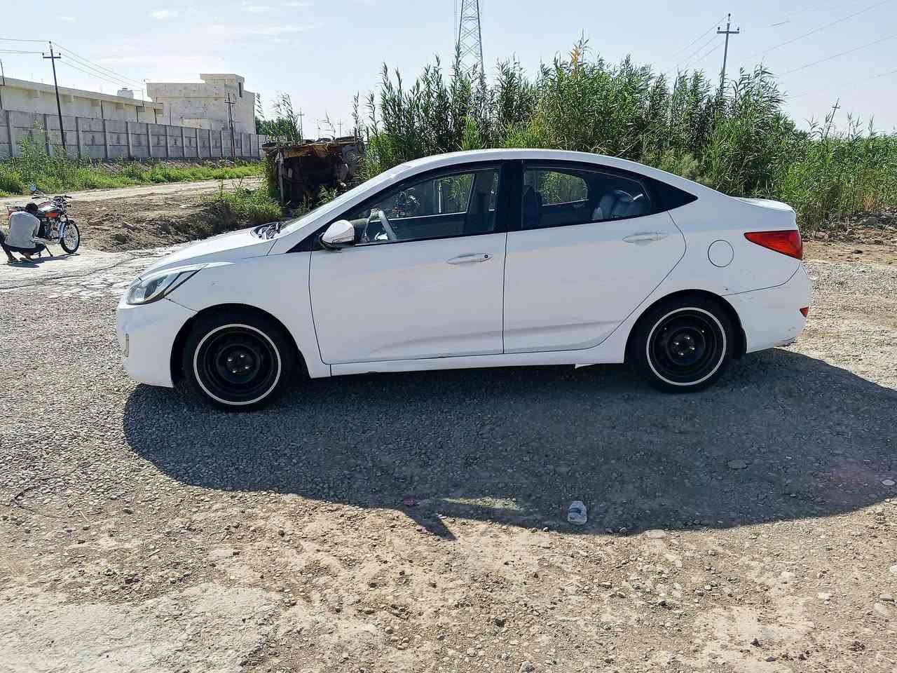 اكسنت ١٣ خليجي 
مكينه ١٦٠٠ 
محرك  كير صدر تبريد  كامله السياره 
تخم تاير  دوشمه داخل باتري جديد 
سياره خير من الله 
سياره باسمي تحويل ثاني يوم 
بيهه صبغ نص جاملغ وباب ودوسه بدون دواخل  فقط صبغ 
لاتبديل ولا ضربه سونار خاص 
مكاني كوت السعر ٨٠ 
***********
