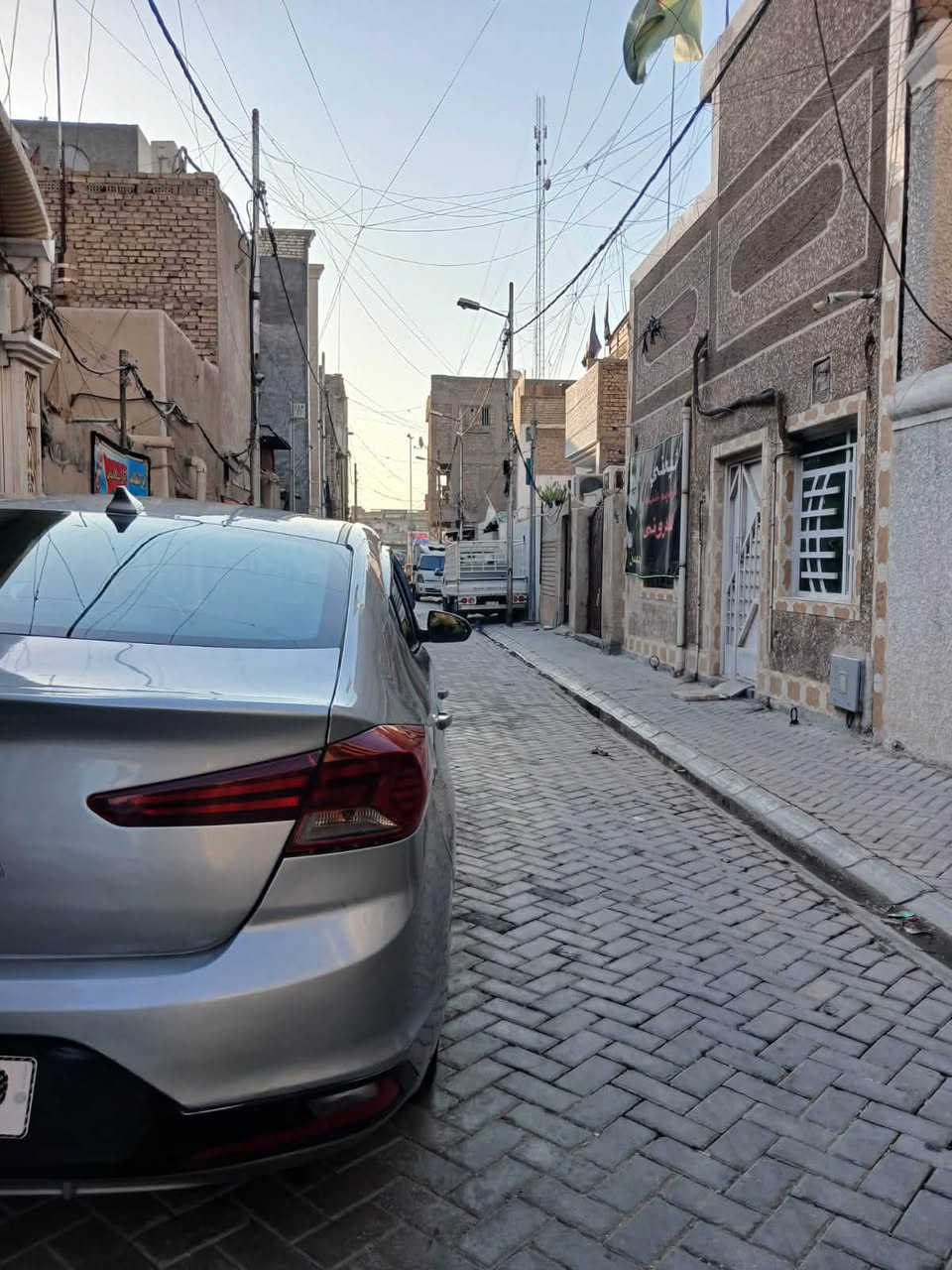 السلام عليكم النترا موديل 2020وارد أمريكي حادثها قبق جنطه نفسه مصلح وشويه من البندنه الخلفيه ما واصله للحوض عده حادث امريكى مكفوله مابيها صبغ بس القبق مال الجنطه بدون أرباك بيها منضومه مال غاز  معروضه 125وبيها مجال بسيط مكاني بغداد ***********
