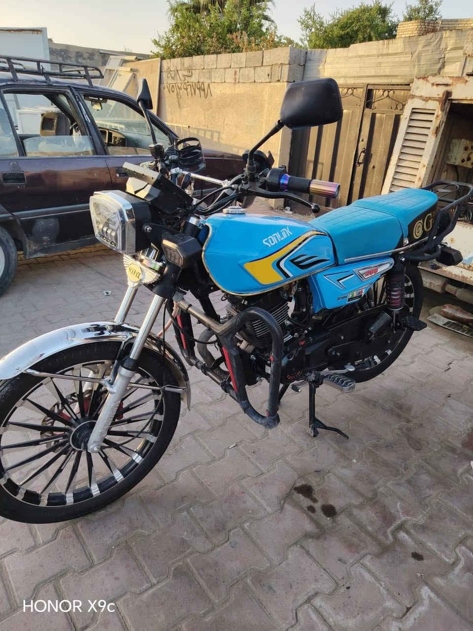 دراجه سونك 2025بعدها بلاديه ماشيه 8000 ضاغطه وزنجيل جديده واحله من صور اذا شوفها مكانها رمادي شارع 17 سعر 1050مليون وخمسين وبيها مجال لشراي كلشي بيها شغال لوكك بعدها
*********** واتساب وخط

نص مكتوب في الصور:
- HONOR X9c