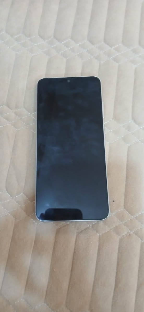 السلام عليكم تلفون سامسونك a05sذاكره 64 سعر 125قفل نهائي رقم الهاتف ***********واتساب موجود.
