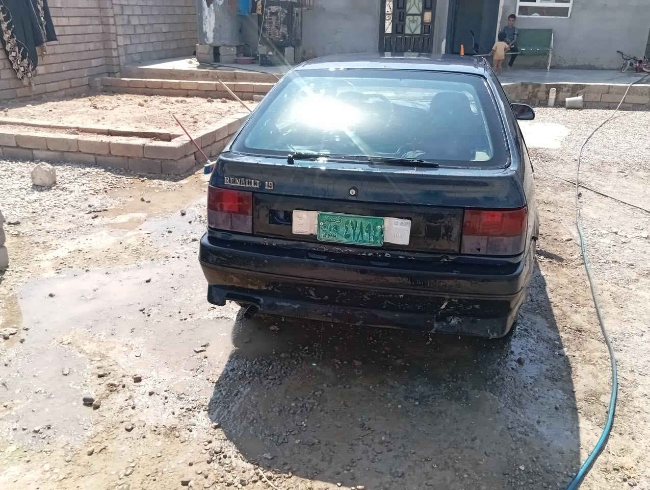 رينو موديل 1991 سنويه خضره مخصص رقم الماني وكاله من الشرعي بيهه بل شركاط  محرك وكير شرط وكهربائيات شغاله صدر امامي خلفي جديد  السياره مال بيت جاهزه  للبيع ب12وترهم مراوس اربع تواير جدد *********** حجم 19
