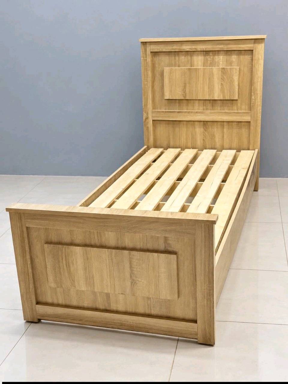 سرير خشب مودرن 
مقاوم للرطوبه 
قياس 90*200
السعر 166الف 

توصيل بغداد 5 الاطراف 10 محافظات 25