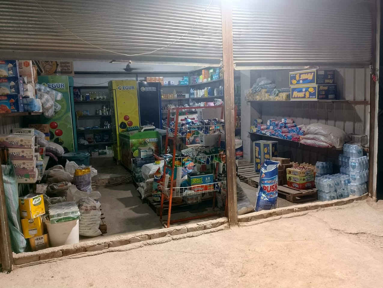 بيت للبيع مساحة 150 سند 25 ماشين بمعاملة التطويب بلرحمة قرب جامع الشهداء مقابيل الملعب والمدرسة يحتوي على محلات ويناء عالي عن الشارع موقع ممتاز للستثمار للتواصل ***********
