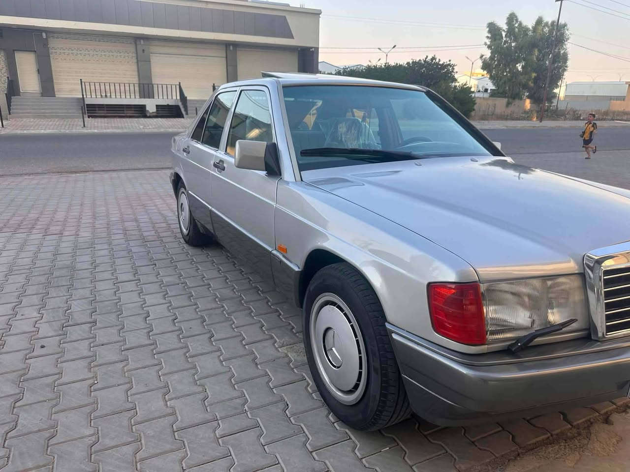 مرسدس 190طيارين موديل 90مكفوله من ضرر مصبوغه جماليه بدون معجون ولا خياس عل بلاد فتحه قفل مركزي شغال وتدفه شغال تبريد ثلج صدر امامي خلفي جديد دخله عل بلاد رقم اربيل دولي جديد سنويه جديد هزه جديد لوحات جديد بسمي شخصي وكاله تحويل حاضر لايتات منضومه زينون اصلي مكينة ونجي 6 بشرط سياره حلوه مال بيت سعره،،53ومجال ساكن كركوك ***********
