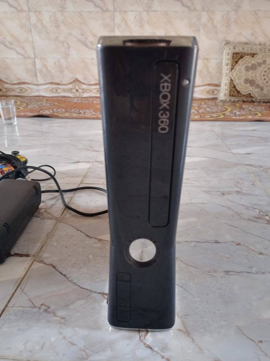 السلام  عليكم XBOX 🎮 360مهكر  مع 3 جوستك 2 هارد اكثر من 115لعبه جديد ما مفتوح ولا برغي اتصال***********
