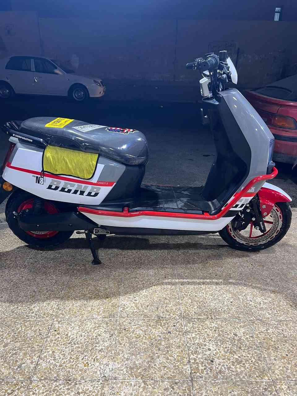 ام 8 • جديدة • شرط بطاريات