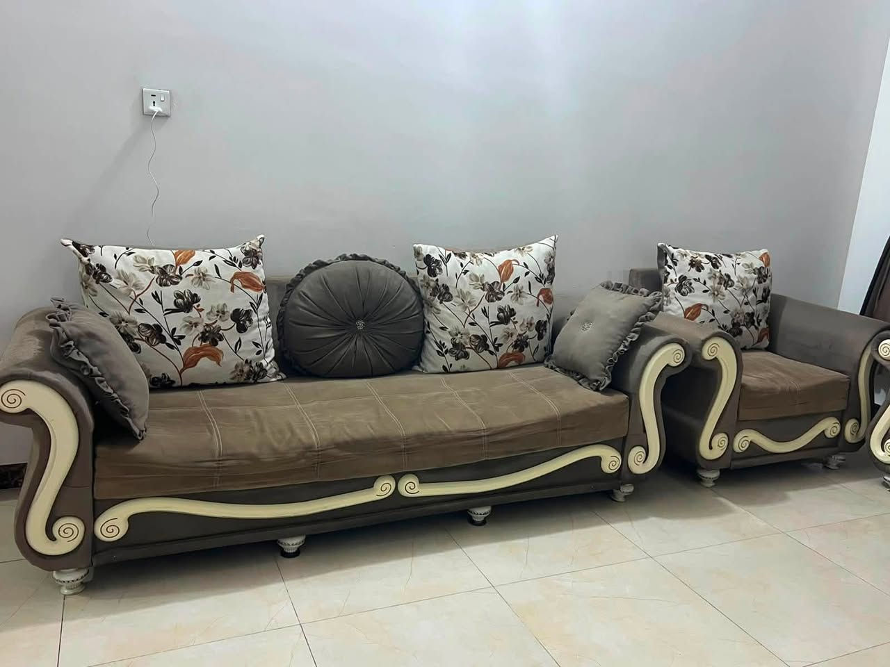 للبيع/ قنفات مستعمله الاتصال على الرقم :***********
