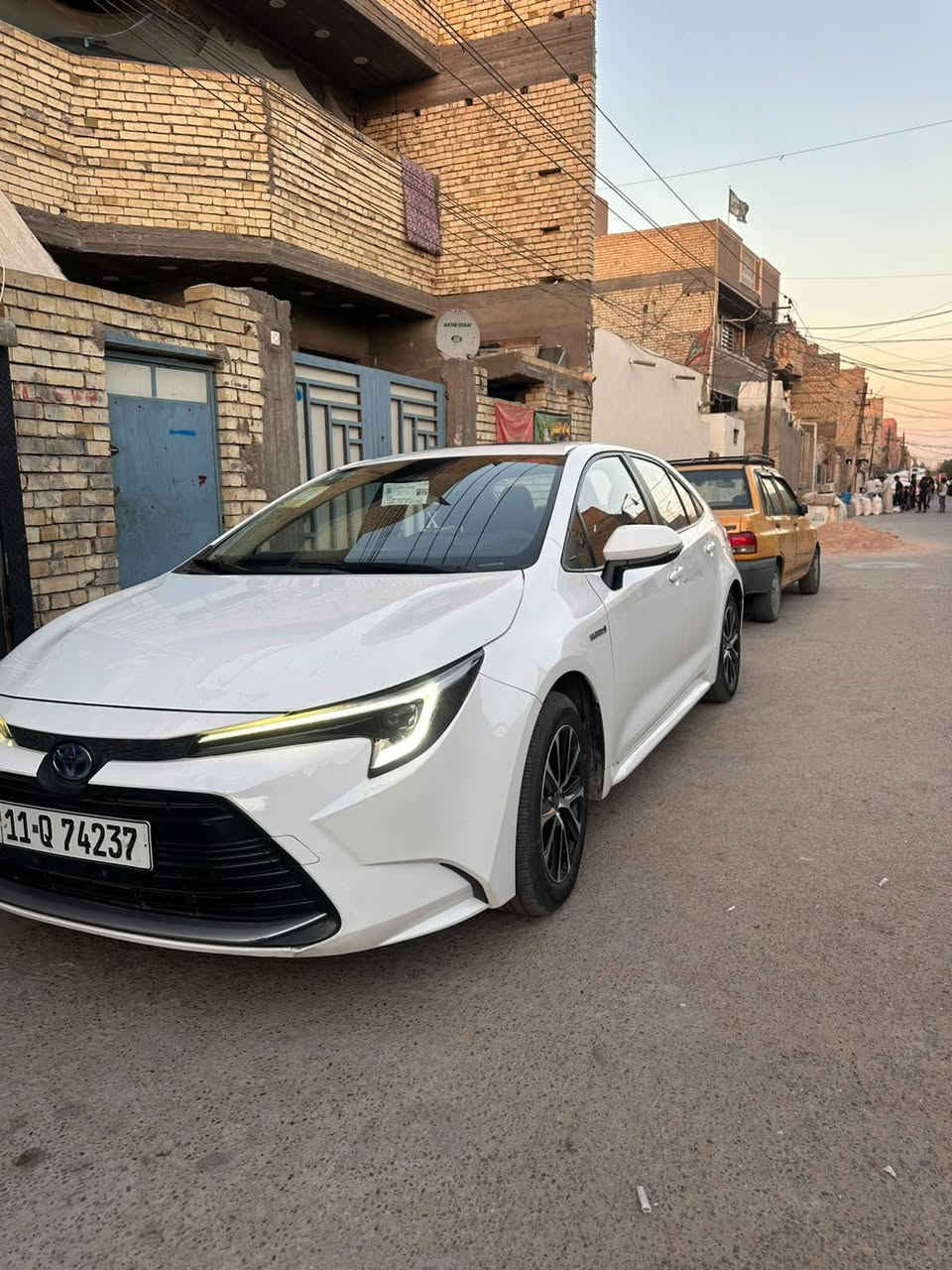 سلام عليكم سياره كورلا موديل 24 هايبرد رقم بغداد بسمي تحويل مباشر بيها  جاملغات ثنين بارد بدون معجون  ولباقي مكفول مكان سياره بغداد المشتل سعر 147 وبيهه مجال رقم الهاتف ***********
