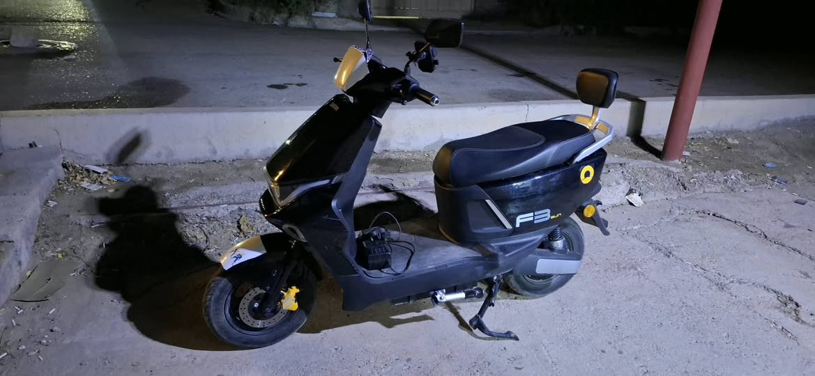 السلام عليكم ورحمة الله وبركاته ⚡
دراجة شحن كهربائية للبيع (بحالة الزيرو) 🛵✨

​الموديل: 2026 (بالكيس).

​الاستخدام: استخدام شهرين فقط، الدراجة أخت الجديدة.

​اللون: أسود لامع مميز.

​البطاريات: تحتوي على 6 بطاريات أيون ليثيوم (Lithium-ion) جديدة وبشرط الفحص. 

​المواصفات والإضافات: 

​نظام تشغيل عن بعد (تشغيل ذكي).

​دبل بصمة.

​عدسات زنون (عالي / ناصي) مع إضاءة قوية جداً.

​إطارات (تايرات) جوبلس جديدة.

​السعر: 850 ألف دينار (وبيها مجال بسيط للطيبين).

​المكان: محافظة ديالى / شهربان / الحي العسكري.

​ملاحظة: أنا مكلف بالنشر فقط.

​📞 للتواصل والاستفسار (اتصال أو واتساب):

***********
