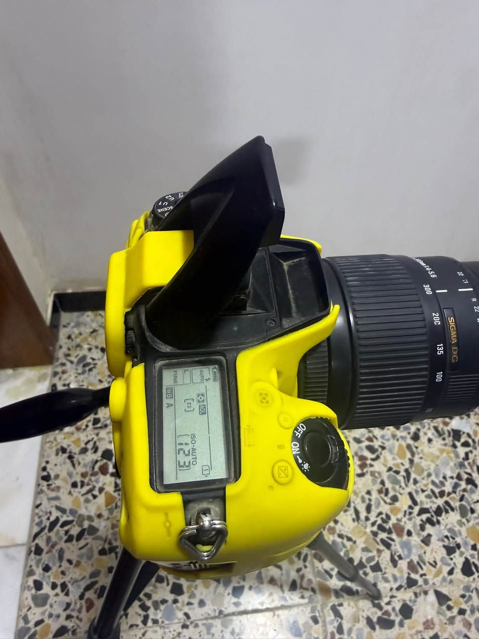 كأمره نيكون D7100وياه عدسات ثنين عدسه105-18و العدسه ثانيه300-70وياه ملحقات بطاريات ثنين +شاحنه +تحويله صور +رام16كيكه و ستان رجل وحده يعني  كامله من كلشي الي يريده يتصل ع هاذه رقم ***********مكاني بغداد الكماليه خدمة توصيل موجوده لكل محافضات العراق
