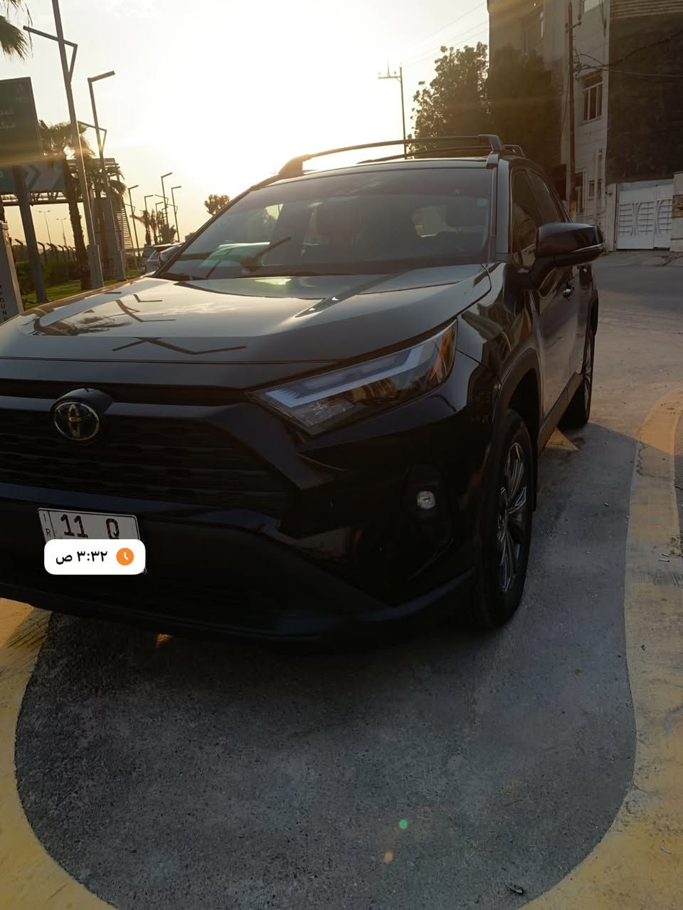av 4  xLe 2023hybrid
راف فور xle 2023 هايبرد 
الفئه / xle 
موديل السياره /2024 
رقم السياره / بغداد انكليزي / شرط التحويل 
حجم المحرك /2500 هايبرد 4سلندر 
اللون / اسود ملكي 
ماشيه 34الف mi  يعني بعدها بحاله الوكاله 

مواصفات السياره 
كشنات جلد 
تدفئه تبريد بالمقاعد 
كشن كهربائي + 3 وضعيات خزن ميموري

رادار امامي  تحديد مسارات  
، جانبي   نقطه عماء 
، خلفي تحذير اصطدام 

فتحة سقف 
 كامره360 درجه. 

وضعيات القياده 
Eco ,normal ,sport, 
نظام الدفع / 4*4  فورل ويل 
فول تحكمات ستيرن 
صندوق  كهربائي 
تدفئه بالستيرن + تدفئه بالمري الجانبيه 
 هاند بريك بصمه 
اوتو هولد 
اوتو ستارت /auto start 
اوتو ستوب/ auto stop
 تبريد قطعتين 
شحن واير ليس 
مداخل شحن تايب سي 
لايتات led زنون + بك لايت led 
 بصمة ابواب   + بصمة تشغيل + تشغيل عن بعد 
سستم الصوت jbl 🔊🔊
شاشه jbl 🔊🔊🔊
تبريد بيانو 
4 جام اوتو 
ويل كب كروب اسود 
 داشبول ديجتل الكتروني 
 
 حادث الساره شي كلش تافه قبق صنندوق مبدل نفس اللون بلادي فقطططططط بدون صبغ السياره نهائيآ 

السعر 235   وبيعا مجال  للشراي
*********** ابو حمزه

نص مكتوب في الصور:
- ٣:٣٢ ص
- ٣:٣٣ ص
- 26°C