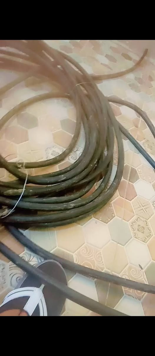 السلام عليكم
كيبل مسلح للبيع 10×2 طول 18 متر مستخدم شي قليل 
للاستفسار على ***********
