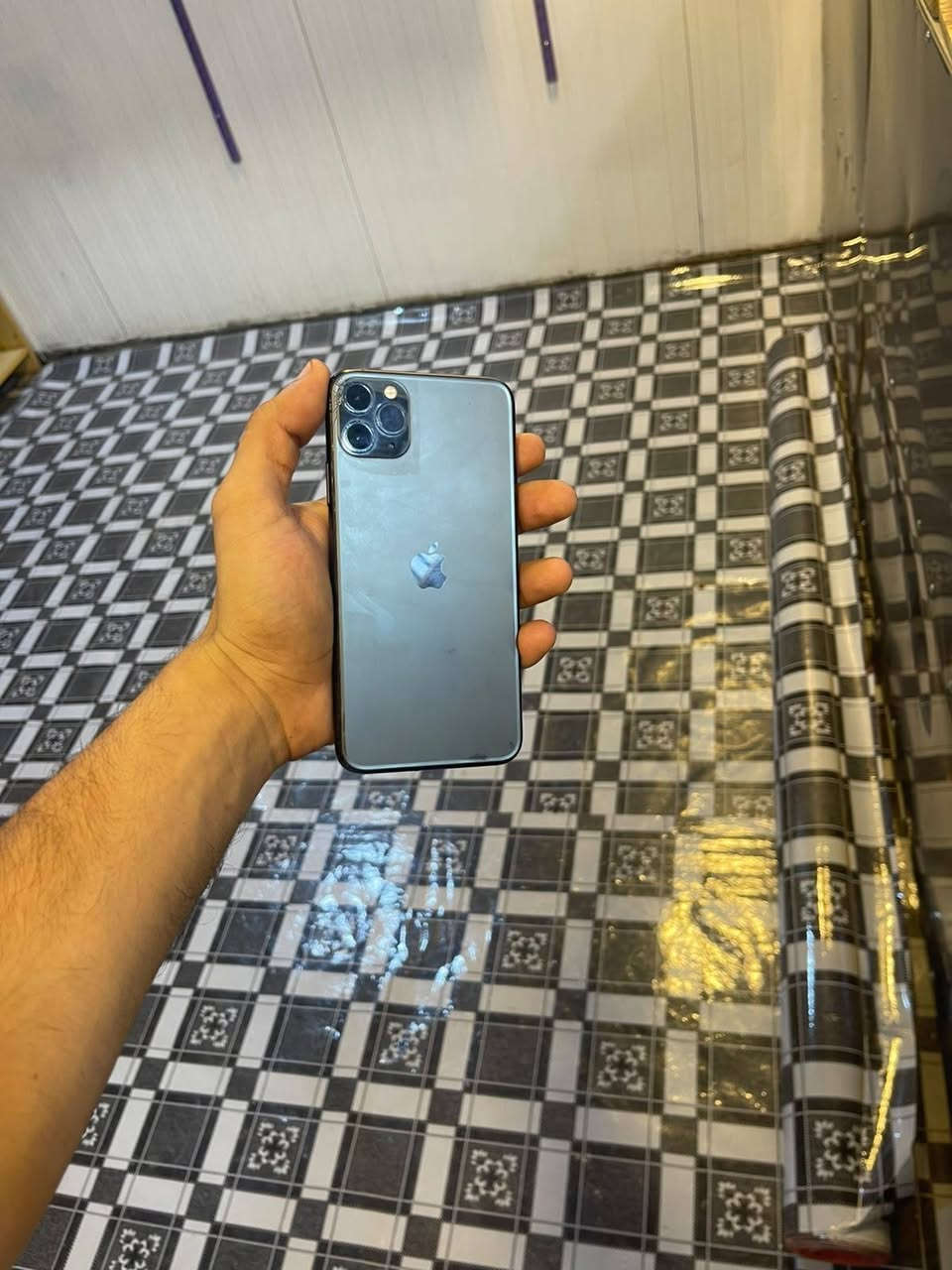 آيفون ١١ برو ماكس • ٦٤ غ.ب. • الخط متوقف