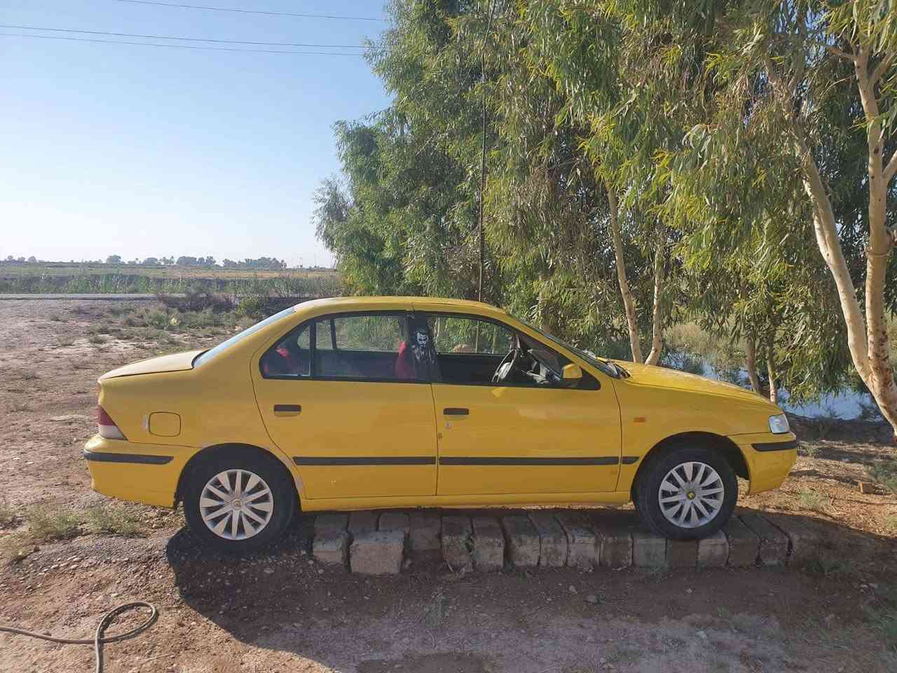 السلام عليكم سياره سمند للبيع موديل 2009 لون ليموني السياره نضيفه مال بيت لا تنقيص لا تبخير السياره كامله خير من الله مصبوغه جماليه فقط كير محرك حداديه خير من الله مصفره هيئه وغرامات بأسمي تحويل ثاني يوم السعر 30 وبيها مجال قليل مكاني بغداد رقم الهاتف ***********

