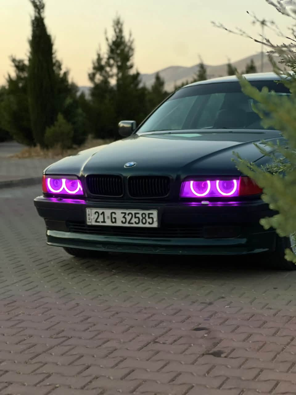 السلام عليكم   
 السياره موديل 1996 حجم 728i
السياره جديده  وعليه نصبه تخبل
صبغ جديد جماليه فقط بدون حادث
حداديه امامي خلفي جديد +تخم تاير جديد
تخم ويل شعاع اصلي مو تجاري لافطر ولاتصليح
غرفه جلد اسود نظيفه 
كير مكينه كهربائيات كله بشرط  
لايت عالي ناصي زنون اسوارات لد متغير 
رقم سليمانيه / الجديد  بسمي السياره 
السياره مابيه اي نقص كامله من كلشي ومكلفتني فوك ال110
 السعر هسه عارضه ب85 وبيه مجال 
المكان / كربلاء ***********
