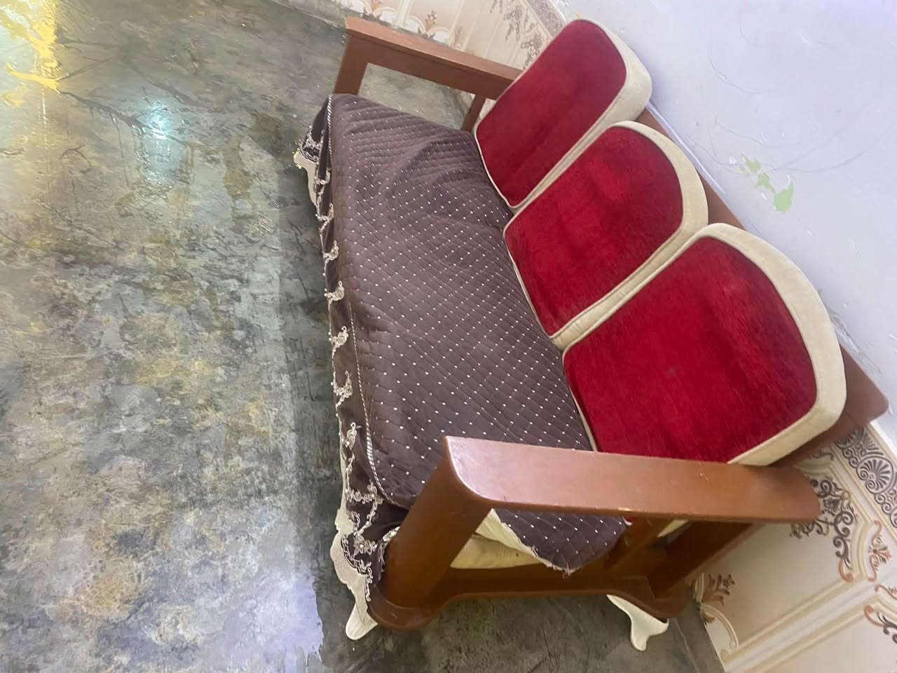 قنفات للبيع نضيفه ب٧٥   ***********

