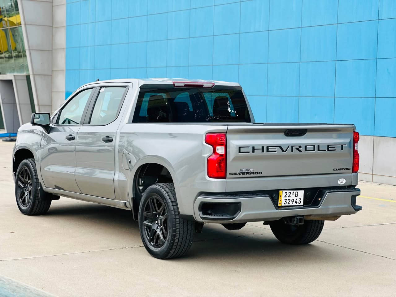 2024 CHEVROLET SILVERADO, C1500 CUSTOM

للبيع 

شوفرليت سلفرادو وارد امريكي موديل 2024
باب طويل بدي قصير 

حادث حافه البنيد صبغ + باب خلفي ايمن
صور حادث موجود 👇🏻

باقي السيارة مكفولة شواصي مكفولة

سعر 260 ورقة 

حجم محرك 2700 تون تيربو ✈️✈️

بصمة تشغيل وتشغيل عن بعد 

رادار امامي تحديد مسار توقف ذاتي

باب طويل بدي قصير المرغوب 

قطعتين تبريد 

شاشة وكامرة دوارة

رقم اربيل الجديد  
📞☎️***********

مكان السيارة اربيل (معرض اربيل كارس ) أربيل, العراق

نص مكتوب في الصور:
- 4 / 12