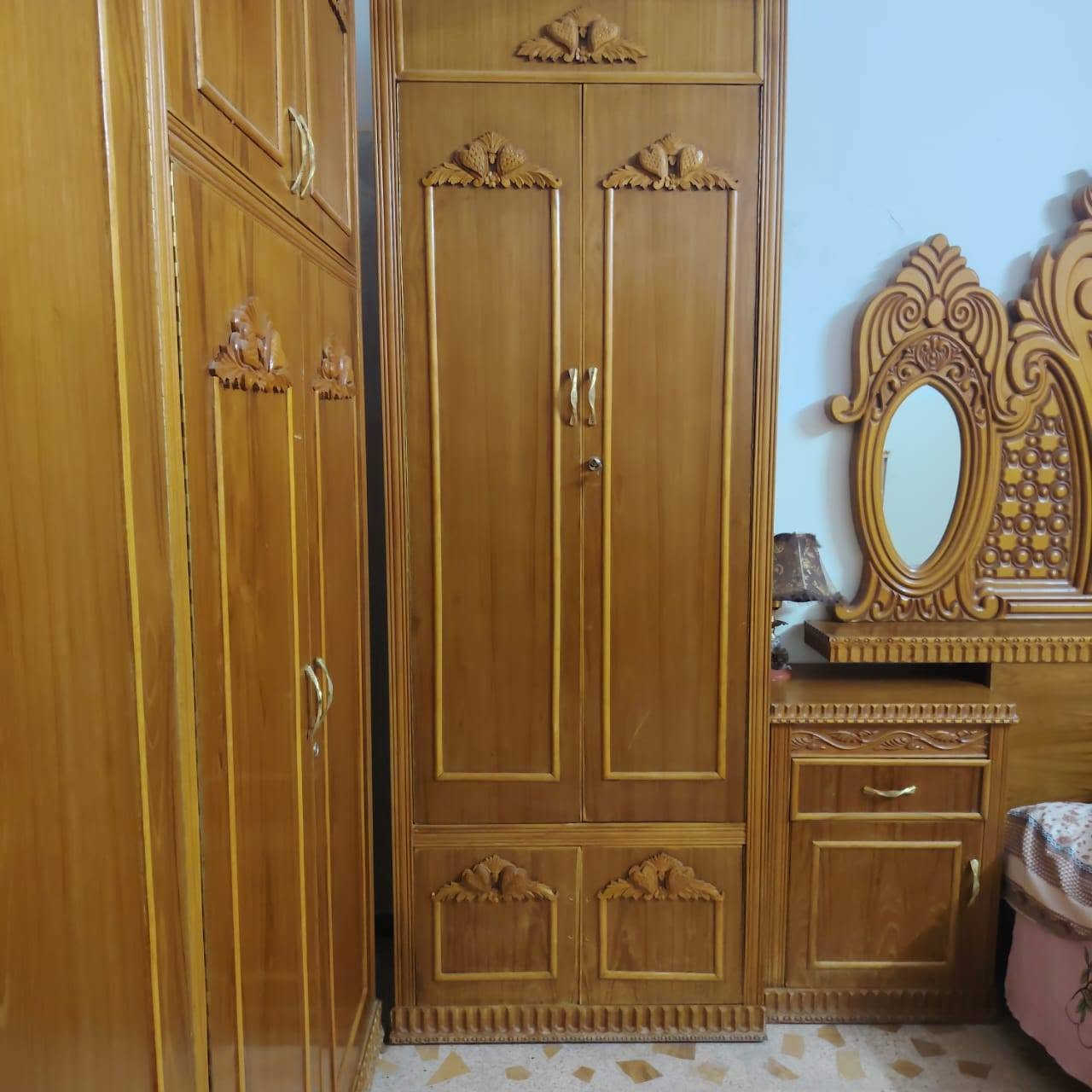 سلام عليكم اخوان غرفه نوم للبيع خشب ثكيل درجه اولا سعر قفل من الاخير 950 مكاني بل ايمن  رقم***********
