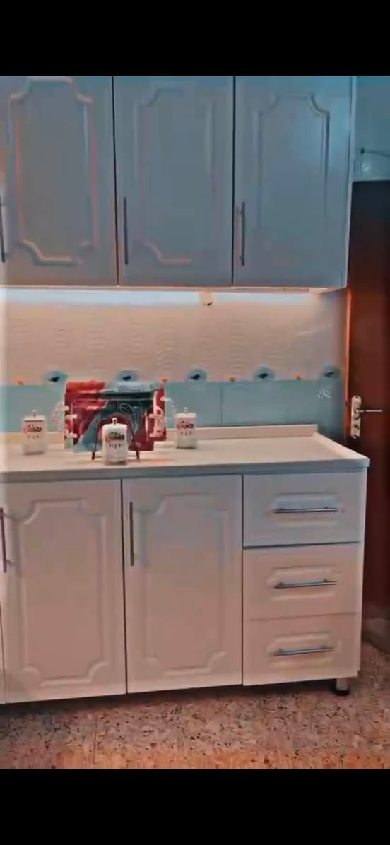🏡 كاونتر مطبخ للبيع 🏡

✨ كاونتر مرتب ونظيف وبحالة جيدة
🤍 لون أبيض أنيق
🔹 خزائن علوية وسفلية
🔹 يحتوي على مكان للغاز
🔹 حوض غسيل
🔹 شفاط مطبخ
🔹 أدراج وخزائن للتخزين
🔹 مناسب للمطابخ البيتية

📸 الصور توضح حالته وتفاصيله

💰 السعر: يُذكر عند الاتصال
📞 للاستفسار: ***********
