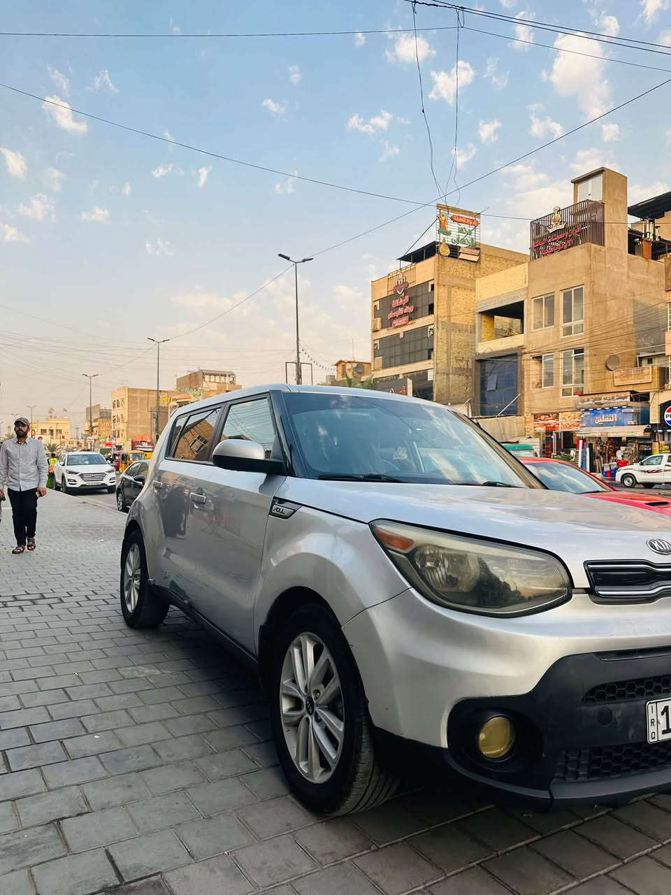 السلام عليكم
كيا سول 2019 وارد أمريكي 
ماشية 54,000 ميل 
رقم قادسية 
تحويل مباشر ثاني يوم 
ضررها: 
جاملغ امامي الأيمن والأيسر فقط 
بدون لغد ولا شاصي (سليم) 
السيارة نظيفه كلش ومابيها اي نقص (كاملة) 
داخلها جديد 
تايرات جديدة ( تخم جديد ) 
سستم صوت حلو (دمام خلفي ) 
تبريد ثلج
مكان السيارة بغداد البنوك  
السعر : 130 ورقة وبيها مجال 
الرقم : *********** 
غير موجود على الماسنجر
