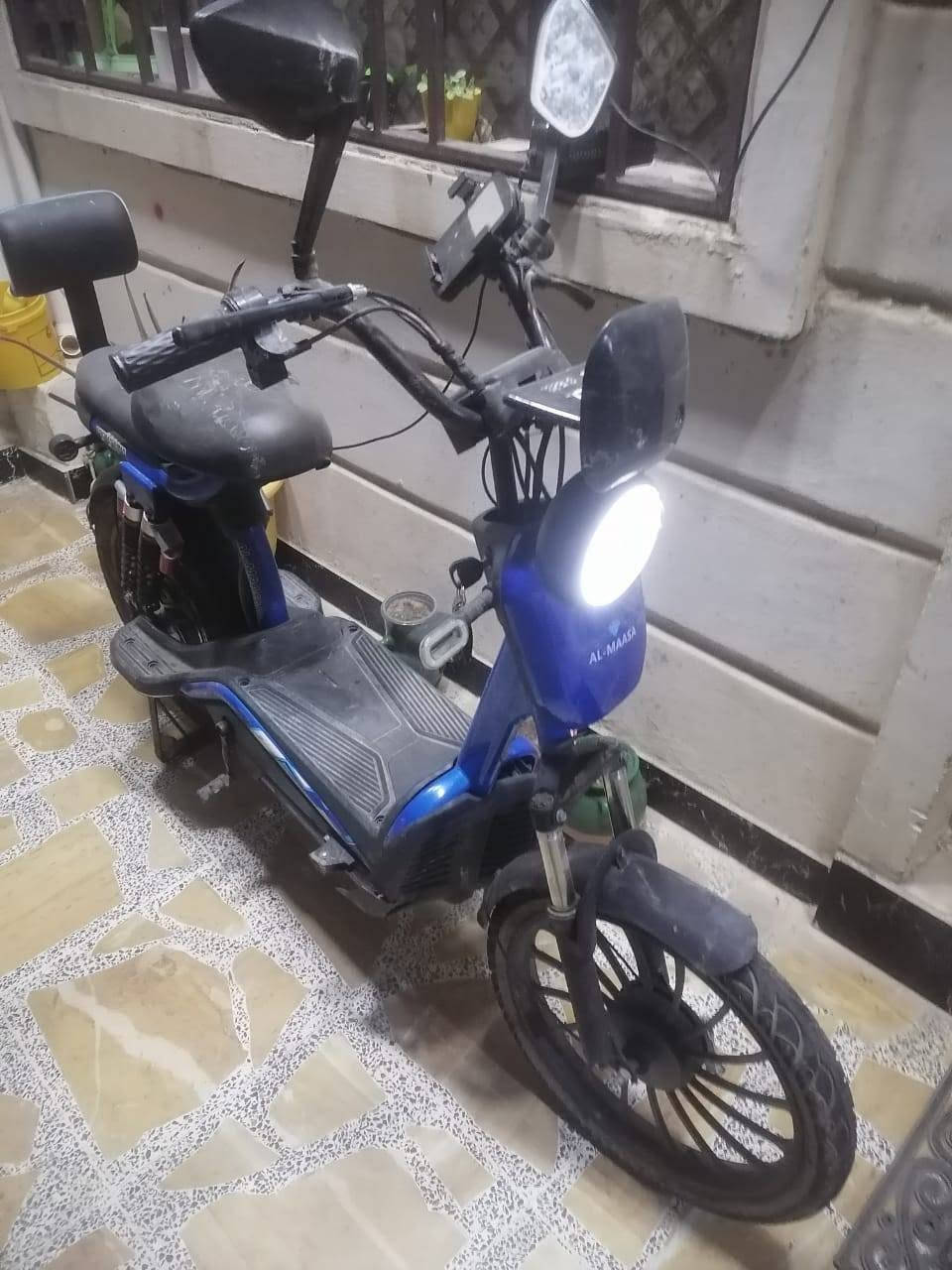 دراجة شحن كهرباء الماسة نظيفة بطاريات نصف العمر الكهربيات كله شغالة سعر ٢٥٠الف ***********

