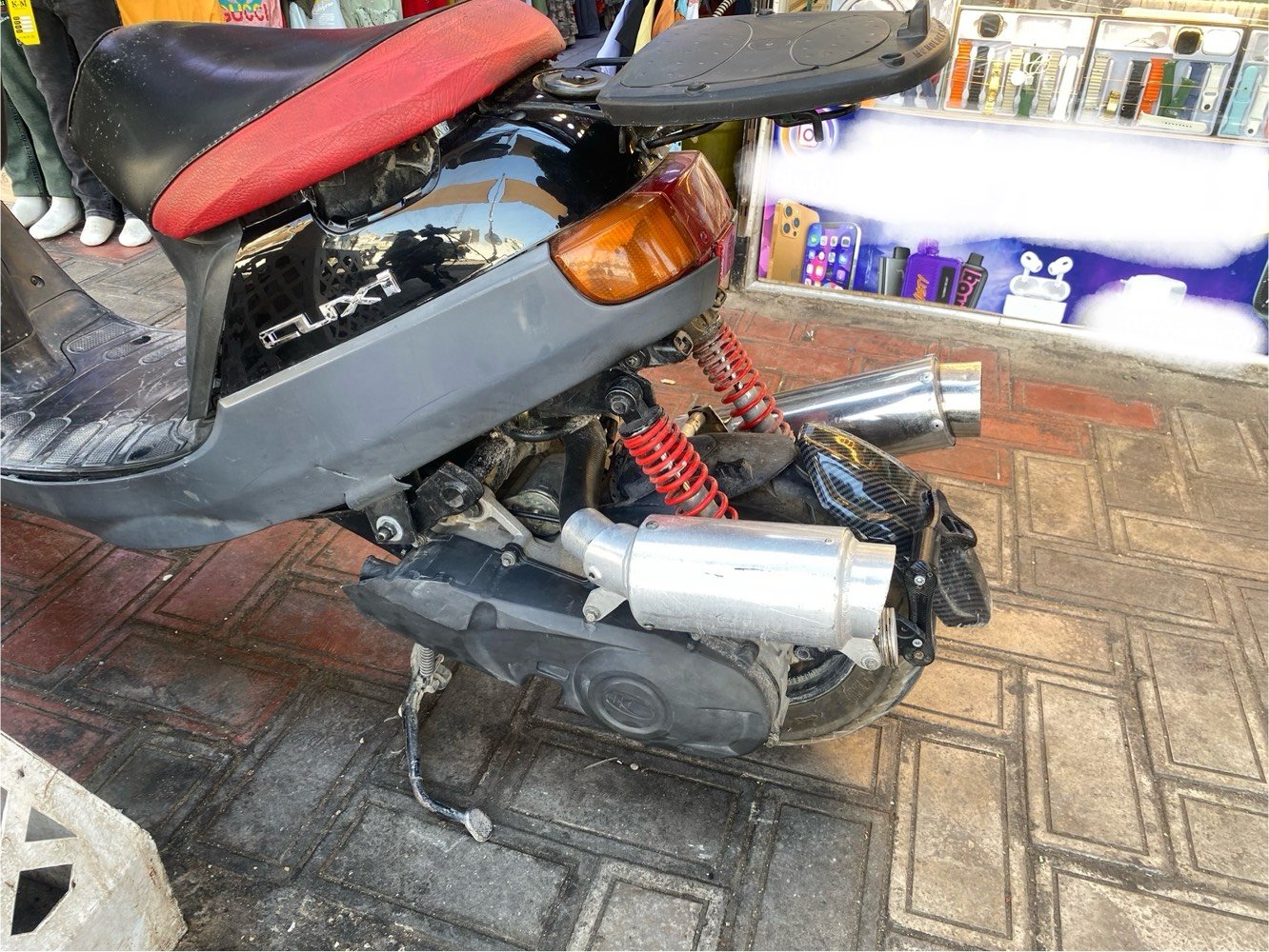 سلام عليكم، للبيع بطة مزوده 
1-دسك امامي
2-ويلات رياضي
3- محرك 150cc كامكو 
4-تاير خلفي 120
5- شوته فورزا رياضي
6-صالنصه  رياضي 
7-كلج خلفي رياضي
8-ذيل كاربون فايبر
9-.. دبلين تجي مو تك 
10-وياها كفر رصاصي بلادي بس مو كامل
11-صالنصه كاربون فايبر بس بطيخه 
12- دبل امامي رياضي
السعر اسمعه منك ،مفتوح كور تنضيف ولفات ، كله بلادي المحرك  الرقم***********