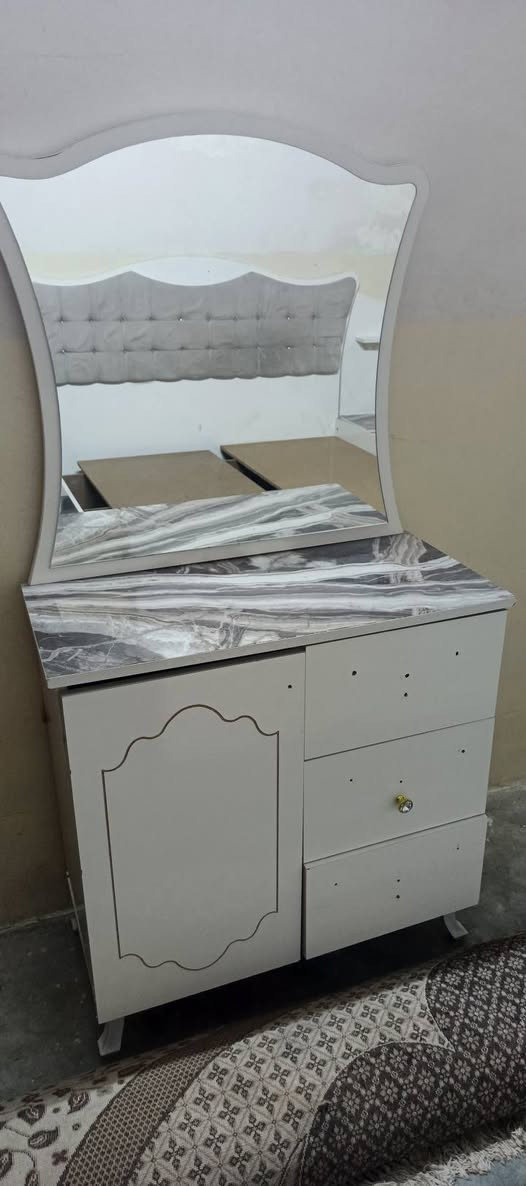للبيع • سرير