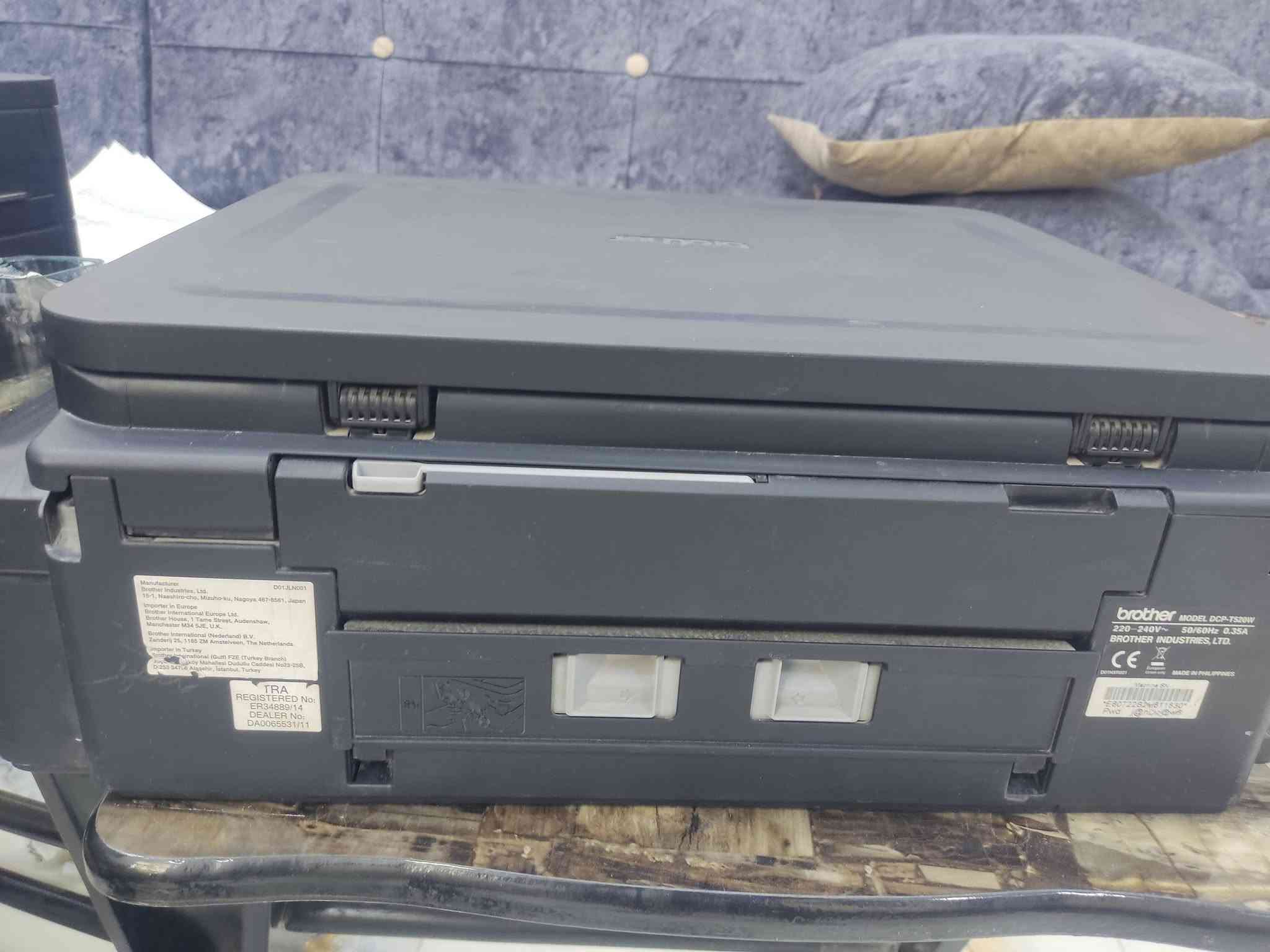 السلام عليكم طابعة برذر t520w طابعة نضيفة نسبة نضافة 90 بالمية  وهاي صورها والتسيت كدامكم  سعرها 150 وبيه مجال بسيط  مكاني كربلاء وماعندي توصيل الي يريدها يدز شركة توصيل هو يجي ياخذها بكيفه 
وهذا رقمي ***********
