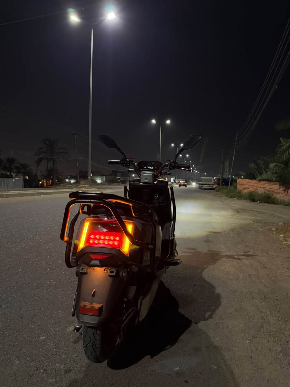 شحن • بطاريته فول • نضيفه