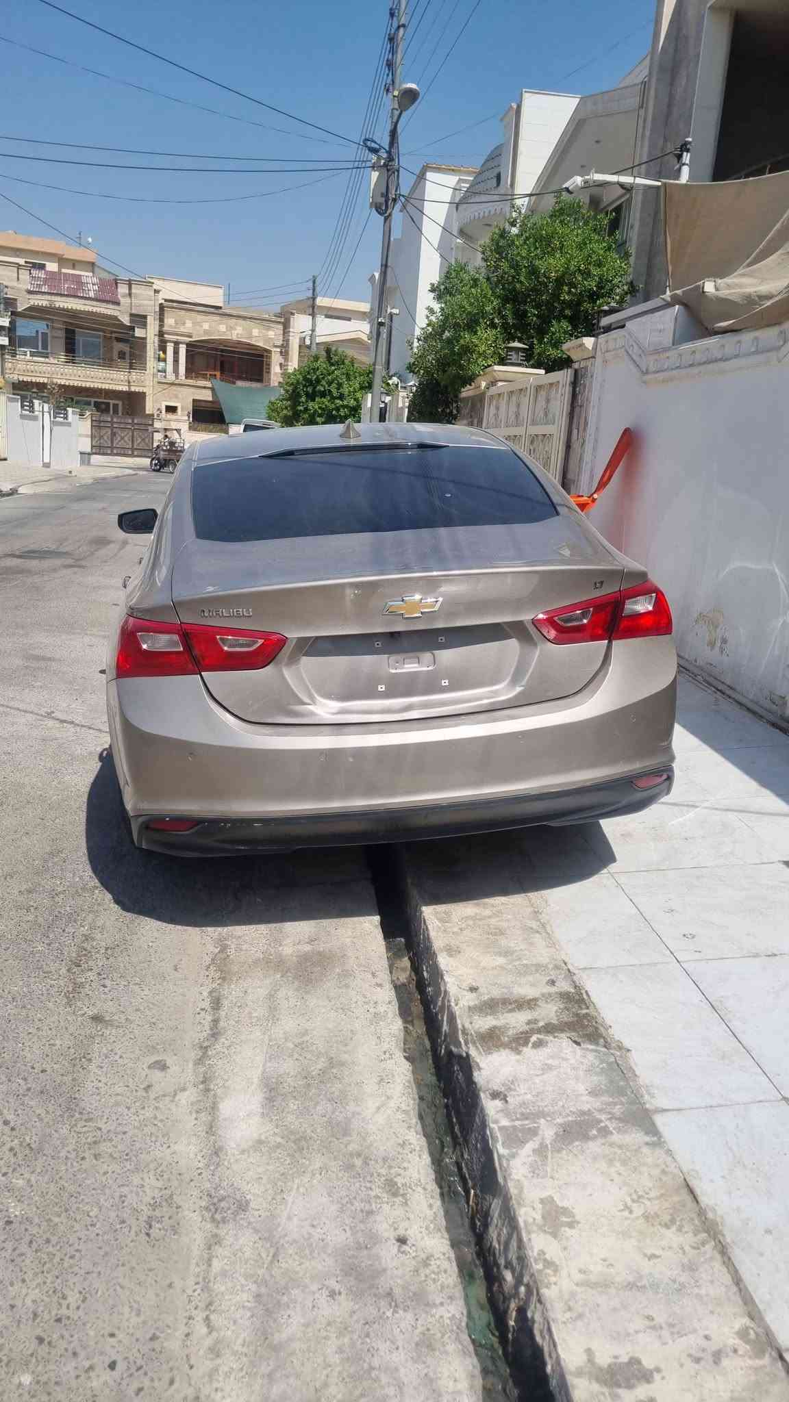 سلام عليكم للبيع ماليبو موديل ٢٠٢٤ مواصفات LT2 بانوراما ماشية ٥٤ميل بدون سبغ بدون دواخل فقط ٢ مكان رسعة  
مواصفات ويل كروم بانوراما،تبريد قطعتين،رادار ، كشن هيتر ،كهربايي و بعد هواي مواصفات 
رقم كاتي ٢ شهر باقي للرقم 
سعر ١٢٣
مكان اربيل حي فرمانبران 
***********

نص مكتوب في الصور:
- BIDCARS