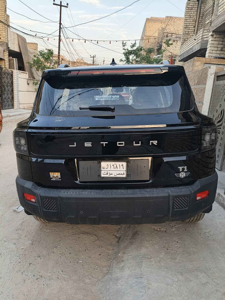 – JETOUR T1 2026  -     فئة Comfort 2.0L 8AT
•   🛣️  المسافة المقطوعة ١١٠٠٠ قابل للزياده

------------------------------------------------------------

✅ المواصفات :

• القير: 8 سرعات أوتوماتيكية 8AT
• نظام الدفع: دفع أمامي
• القوة الحصانية: 254 حصان
• العزم: 390 نيوتن.م
• استهلاك الوقود: 8.1 لتر لكل 100 كم
• كاميرات محيطية 360°
• نظام مراقبة النقطة العمياء
• حساسات اصطفاف كاملة
• نظام المراعي للوقوف الأوتوماتيكي (Autohold)
• نظام التحكم بنزول المنحدرات
• نظام مساعد لصعود المرتفعات
• نظام مكابح مانعة للانغلاق ABS
• نظام التحكم بالثبات ESC
• وسائد هوائية أمامية وجانبية
• رنجات ألمنيوم قياس 19 إنش
• شاشة وسطية قياس 12.8 إنش
• شاشة عدادات رقمية قياس 10.25 إنش
• دعم أبل كاربلاي وأندرويد أوتو
• مثبت سرعة
• مقصورة جلد فاخر
• المقاعد الأمامية كهربائية
• تهوية  للمقاعد الأمامية
• الإضاءة الأمامية والخلفية LED
• صندوق كهربائي بلمسة
• شاحن هاتف لاسلكي
• وضعيات قيادة متعددة
• نظام الدخول الذكي (بصمة)
• مسند يد (كونسول) أمامي
• فلتر تنقية هواء N95
• نظام مراقبة ضغط الإطارات
•السيارة بعدها ممرقمة
🛠️ الضمان

• الضمان الأساسي: 6 سنوات + عداد كم مفتوح
• ضمان المحرك: 10 سنوات أو 1,000,000 كم
سعر 33500 مليون وبيها مجال
الاستفسار ***********
