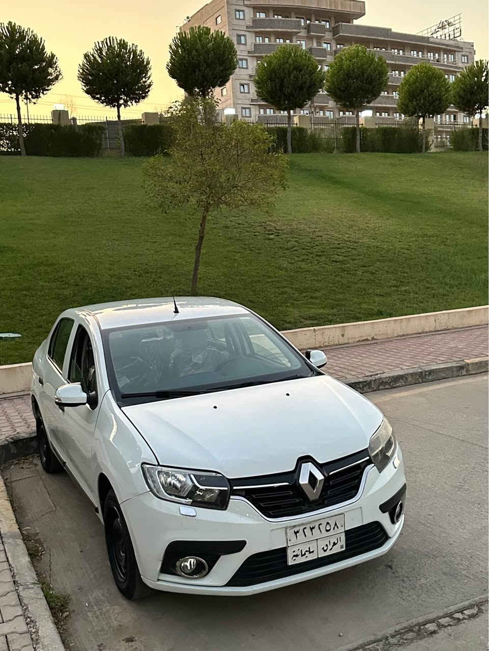 خوار سعری هەموو بازاڕ
سعری ٧٩ گەڵایە
ڕینۆ سمبول بۆ فرۆشتن

مۆدێل 2020
٧٥٠٠٠ کم ڕۆشتووە
بێ بۆیاخ 
لۆک لۆک
گێڕو مەکینەو تەبریت بەشەرت
هەموو گیانی بەشەرت
کامل سێرڤس کراوە مەزبووتە
***********
*********** السليمانية, العراق
