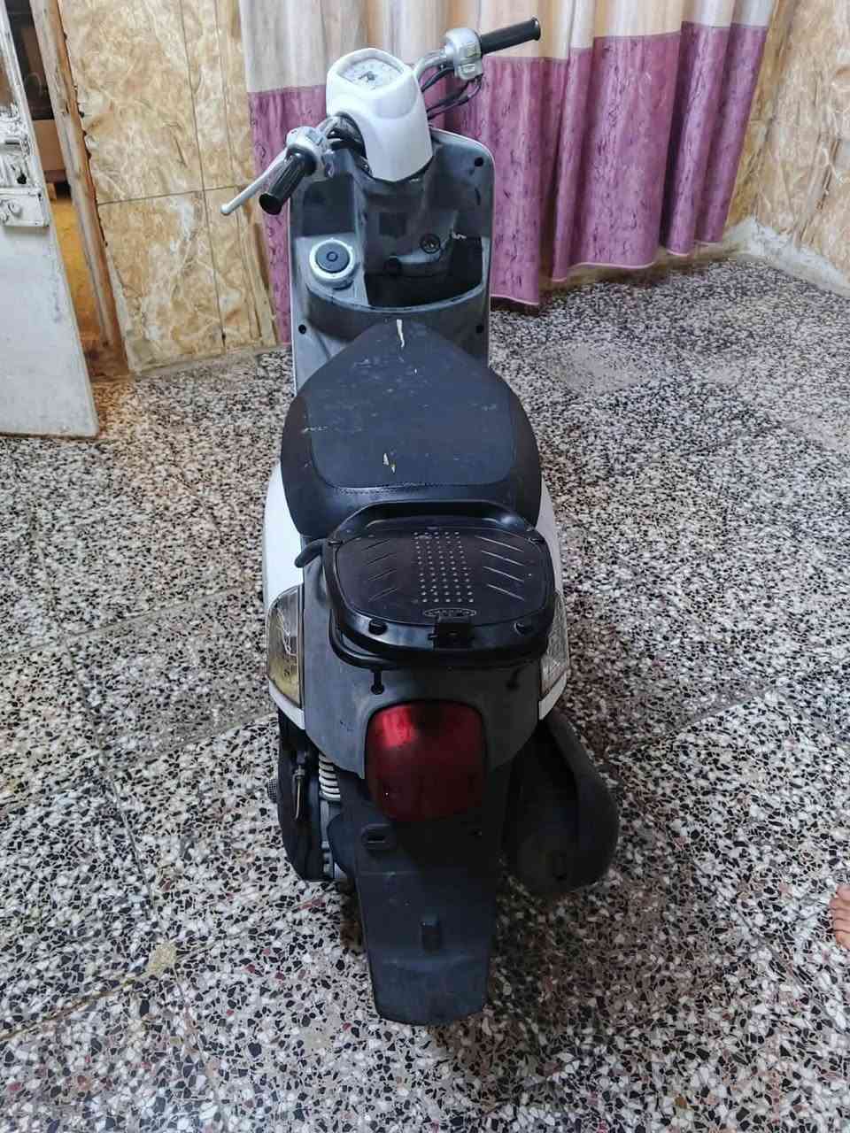 دراجة بوليس نضيفة
مراوس بماكس شعندك نزل 
***********
