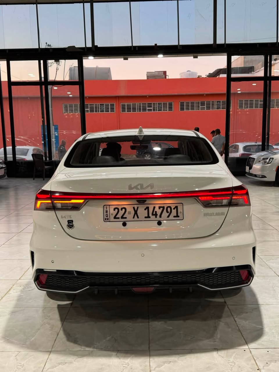 � للبيع K3 موديل 2024
💰 السعر: 138 ورقة

🔹 المواصفات:
• مكينة 1.5 لتر، 4 سلندر
• ناقل حركة أوتوماتيك
• دفع أمامي
• فتحة سقف
• شاشة لمس مع تحكم بالتكييف
• كاميرا خلفية وحساسات
• تشغيل زر
• أوتو هولد
• 3 أنظمة قيادة
• تحكم بالمقود
• مثبت سرعة
• عداد إلكتروني ديجتل
• تكييف
• جنوط ألمنيوم
• أنظمة أمان ABS ومانع انزلاق

📍 ممشى السيارة: 42 ألف كم
✨ السيارة حيل نظيفة وما بيها ملاحظات، عدا تقليم بالدعامية الأمامية.

📞 للاستفسار: ***********
📍 العنوان: الموصل – مدينة المعارض الجديد
