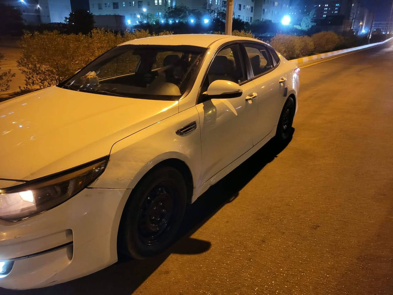 سلام عليكم كيا اوبتيما 16 امريكي 2400GDI موصفات عاديه شاشه صغيره تاج كامره دواره رقم واسط جديد باسمي سياره حادثها قبق جنطه مبدل بلادي وجملغ ايمن بارد مبين بل صور سعر 112 بيها مجال ***********
